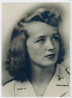 Formal military photo of Nancy Jane Leo