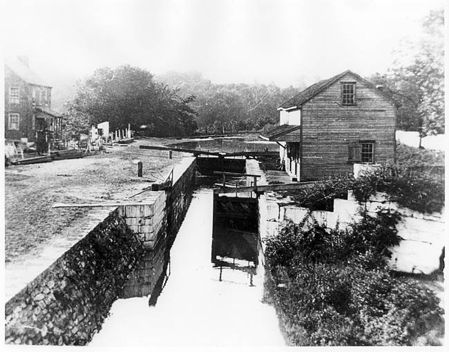 Lockhouse at Lock 38; house on the left side of canal 