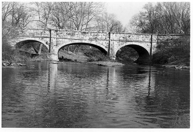 Aqueduct No. 4, a bridge with 3 arches