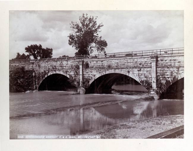 Conococheague Aqueduct, a stone bridge with 3 arches