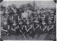 Team photo of women's softball team Old German Hermanettes