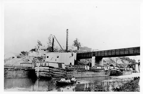 Steam loader used by Cushwa’s Warehouse for the unloading of coal from boats